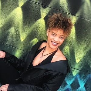 Meet your Posher, Rena